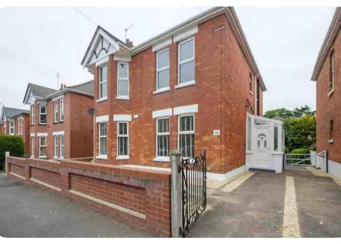 Beautiful Garden Flat In Bournemouth - First Floor
